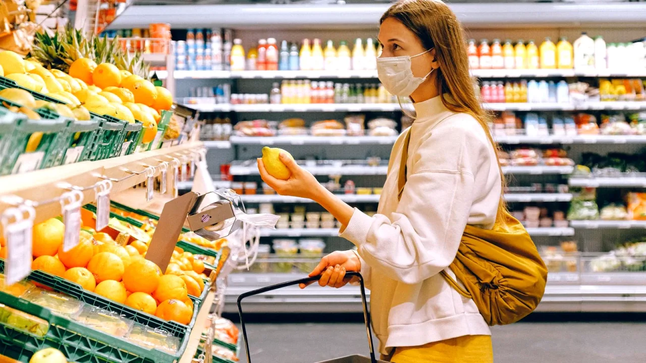 Market reyonunda yaz meyveleri
